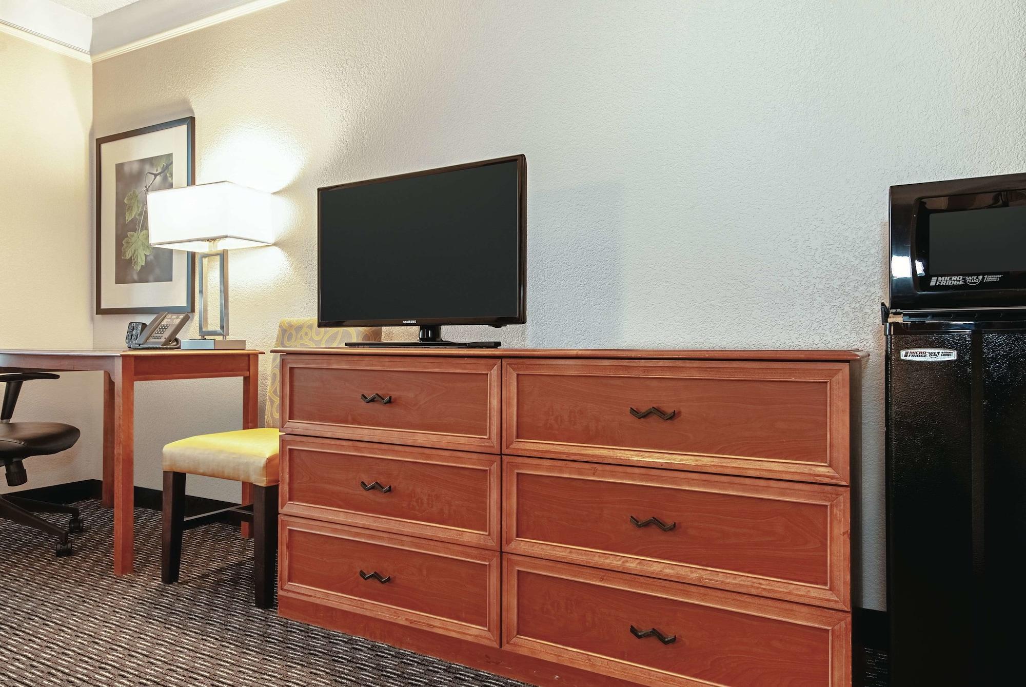 La Quinta Inn & Suites By Wyndham Ontario Airport Zewnętrze zdjęcie